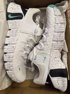 Nike Free Metcon 5 – Women’s Size 8 – White/Emerald/Black – NEW